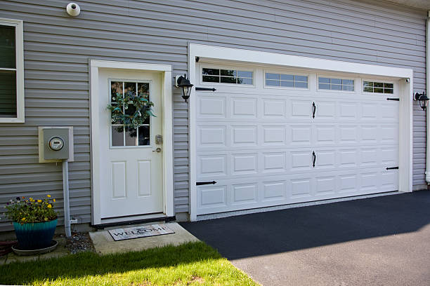 24/7 Emergency Garage Door Panel Replacement experts in Beaver Creek, TX
